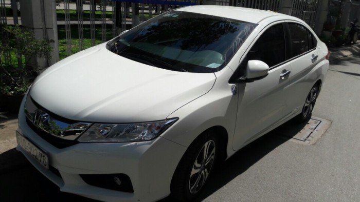 Bán Honda City 1.5AT màu trắng 2017 biển SG 2000km