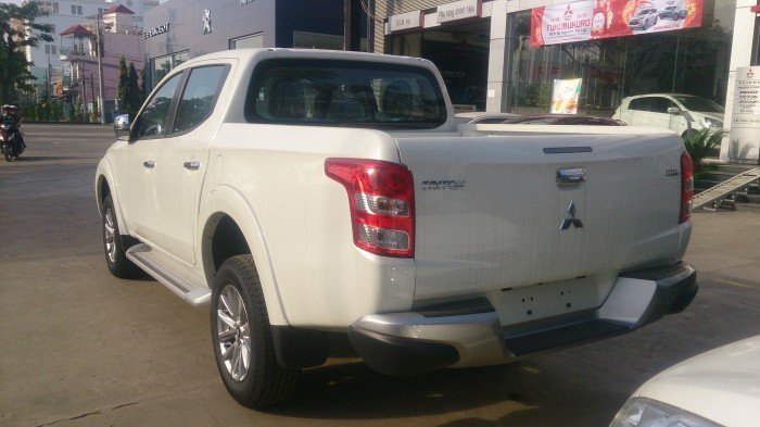 Mitsubishi Triton 4x2 AT Mivec mới model 2017 giá trả góp tốt nhất