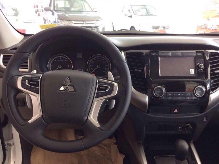 Mitsubishi Triton 4x2 AT Mivec mới model 2017 giá trả góp tốt nhất