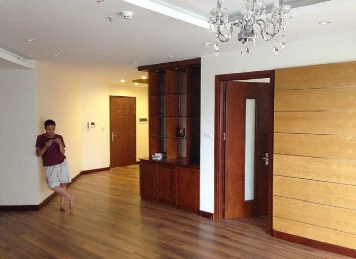 Chính chủ cho thuê căn hộ tại 170 Đê La Thành, 130m2, 3PN giá 13 triệu/tháng