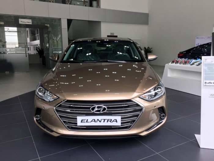 Hyundai Elantra 2017 giao xe ngay - đủ màu