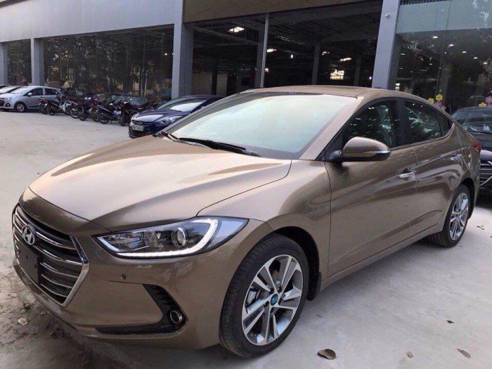 Hyundai Elantra 2017 giao xe ngay - đủ màu