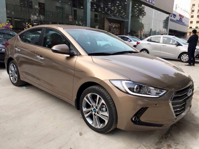 Hyundai Elantra 2017 giao xe ngay - đủ màu