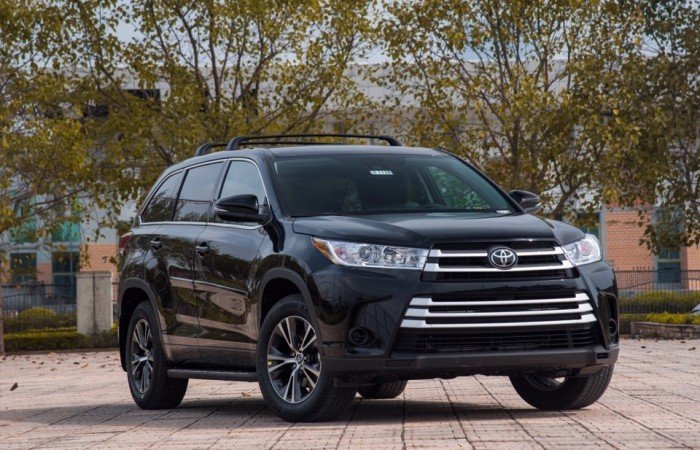 Bán Toyota Highlander LE 2018 mới 100%, nhập Mỹ, đủ màu, xe giao ngay