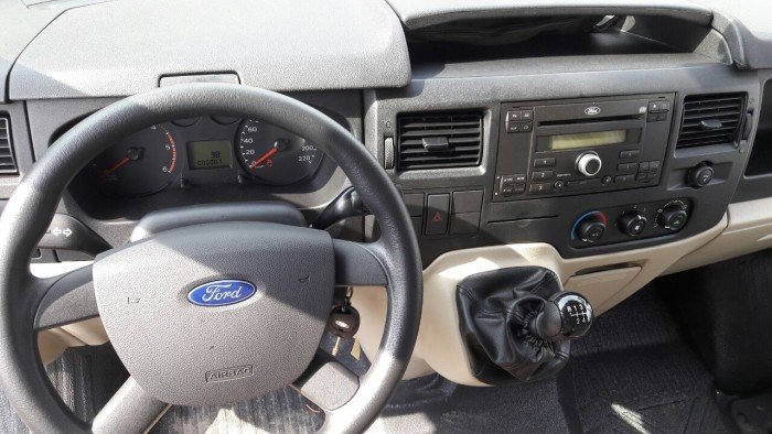 Bán ford Transit 2017-giao xe ngay-ngân hàng hỗ trợ 80% giá trị xe
