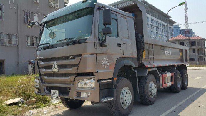Xe tải ben 4 chân howo 12 nhíp thùng đúc