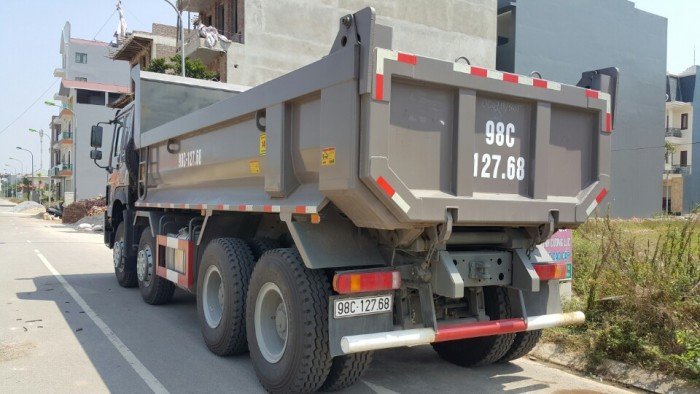 Xe tải ben 4 chân howo 12 nhíp thùng đúc