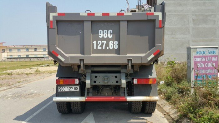 Xe tải ben 4 chân howo 12 nhíp thùng đúc