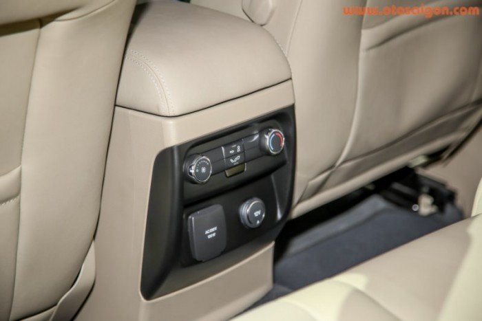 Bán xe Ford Everest 7 chỗ - Giao xe ngay-ngân hàng hỗ trợ 85%‎ giá trị xe