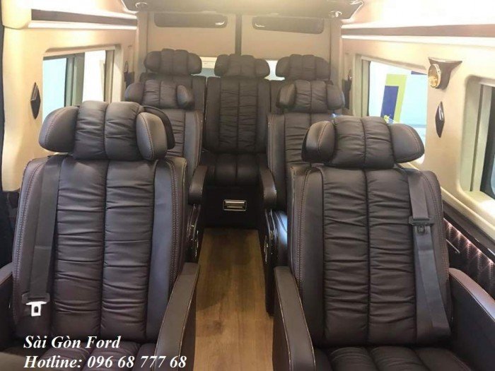 Khuyến mãi Ford Transit Limousine, giao xe nhanh