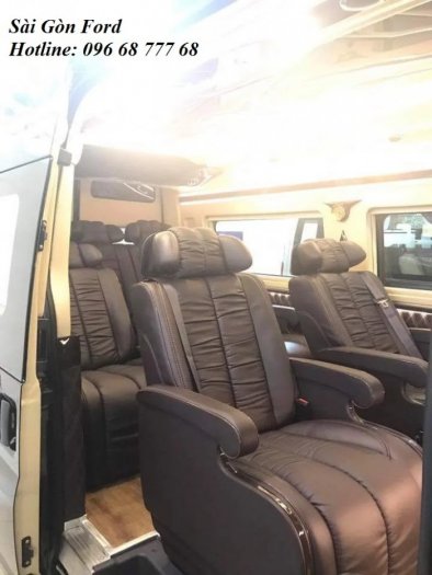 Khuyến mãi Ford Transit Limousine, giao xe nhanh