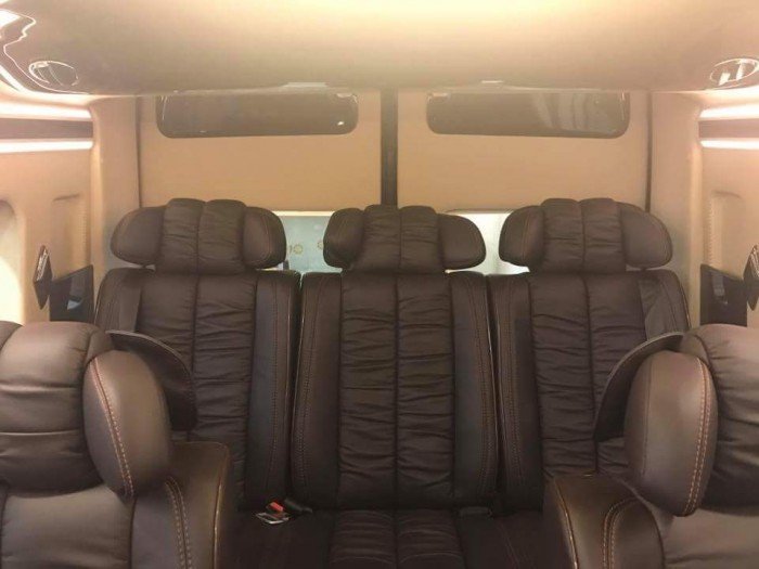 Khuyến mãi Ford Transit Limousine, giao xe nhanh