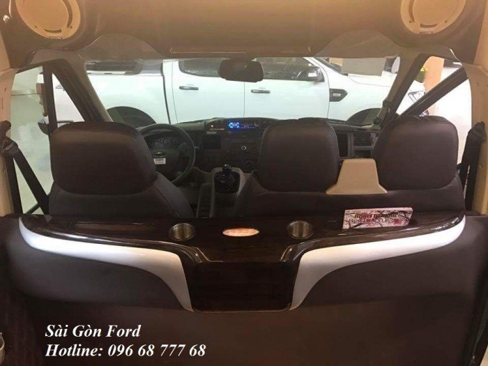 Khuyến mãi Ford Transit Limousine, giao xe nhanh
