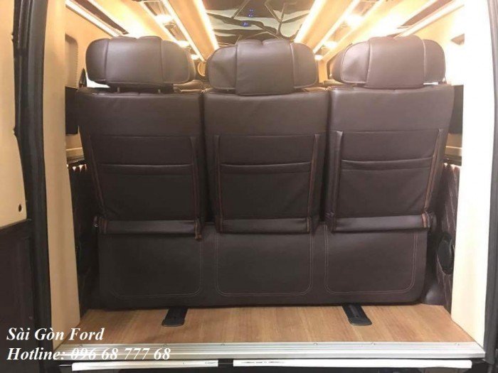 Khuyến mãi Ford Transit Limousine, giao xe nhanh