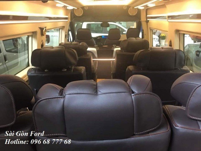 Khuyến mãi Ford Transit Limousine, giao xe nhanh