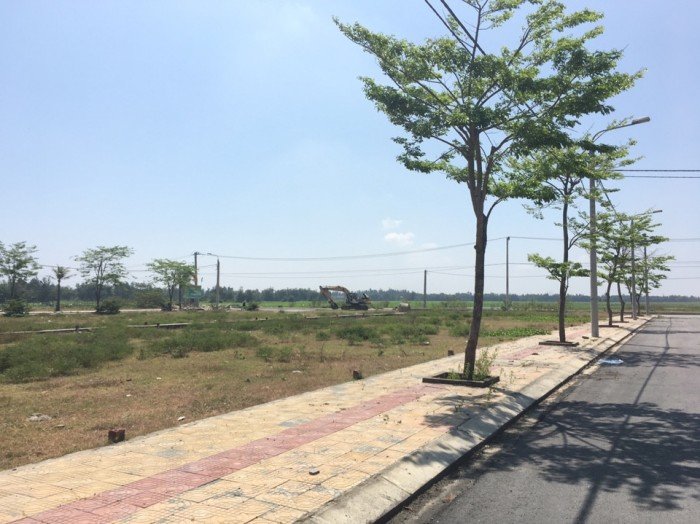 Bán gấp 200m2 đất đường 7m5- hướng tây bắc- chỉ 650 triệu