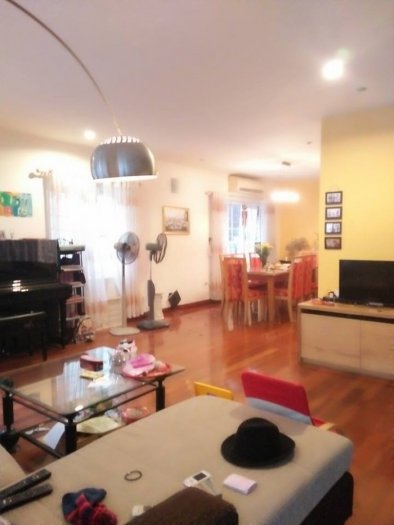Bán Nhà Phân Lô Lạc Long Quân 69m x 5= 9,5 tỷ.