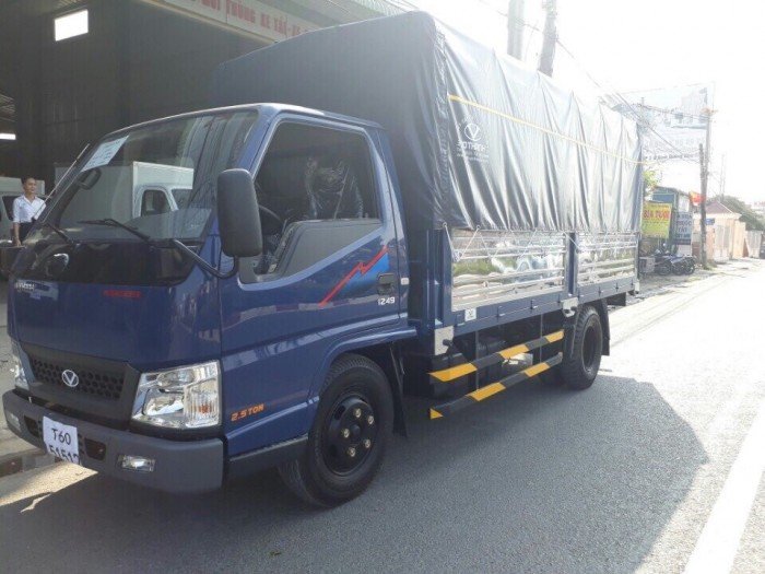 IZ49 2,4 tấn xe có sẵn. thanh toán 20% - 30% nhận xe