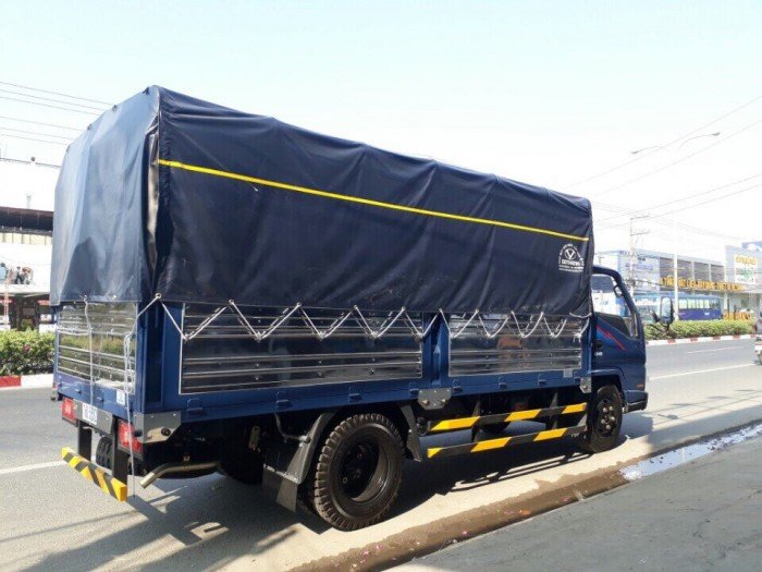 IZ49 2,4 tấn xe có sẵn. thanh toán 20% - 30% nhận xe