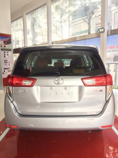 Toyota Innova 2.0E số sàn 2017 giao ngay - KM khủng