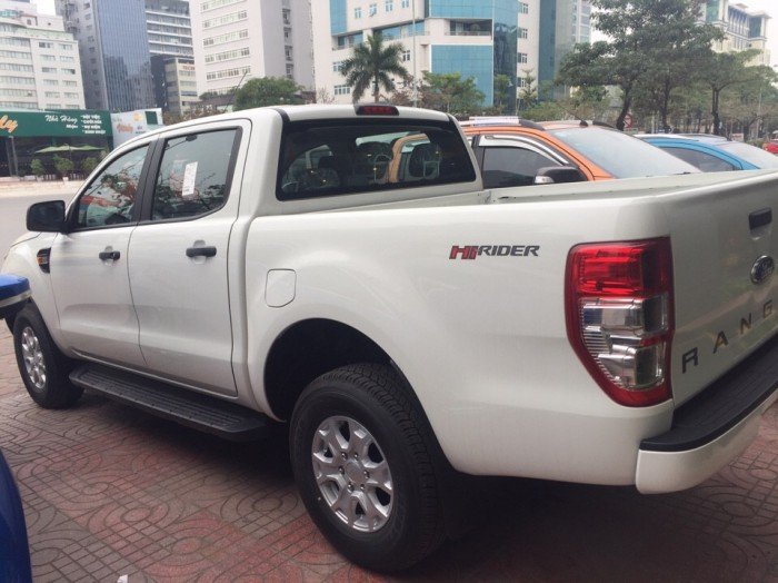 Bán Ford Ranger XLS.MT đời 2017, màu bạc, nhập khẩu chính hãng, 615 triệu