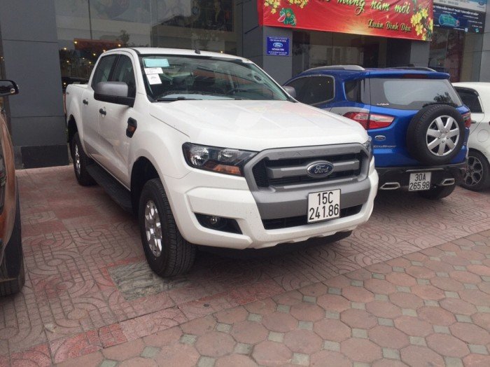 Bán Ford Ranger XLS.MT đời 2017, màu bạc, nhập khẩu chính hãng, 615 triệu