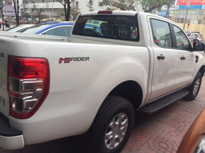 Bán Ford Ranger XLS.MT đời 2017, màu bạc, nhập khẩu chính hãng, 615 triệu