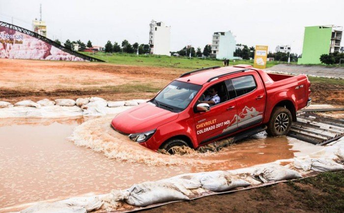 Chevrolet Colorado High Country 2017 vay 0% giá trị xe, đủ màu, nhận xe ngay, bao giá rẻ nhất Sài Gòn.