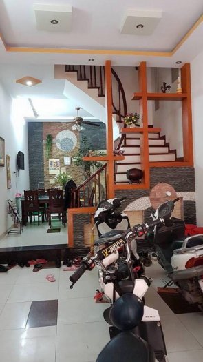 HOT! Bán nhà Nguyên Hồng, 48m2 5 tầng hiện đại, ô tô vào nhà, chỉ 9.5 tỷ