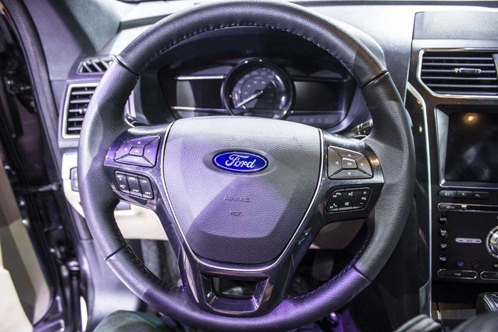 Bán xe Ford Explorer 2017, nhập khẩu, giá tốt nhất Sài Gòn-giao xe ngay