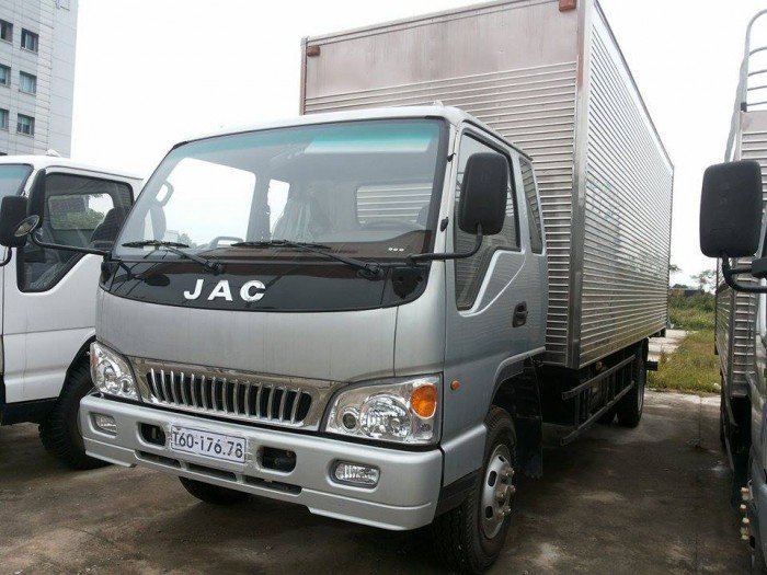 Jac 4.9 thùng kín có sẵn máy lạnh