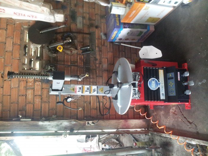 Giá tiền máy ra vào lốp, máy tháo vỏ xe tay ga là bao nhiêu