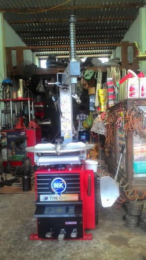 Giá tiền máy ra vào lốp, máy tháo vỏ xe tay ga là bao nhiêu