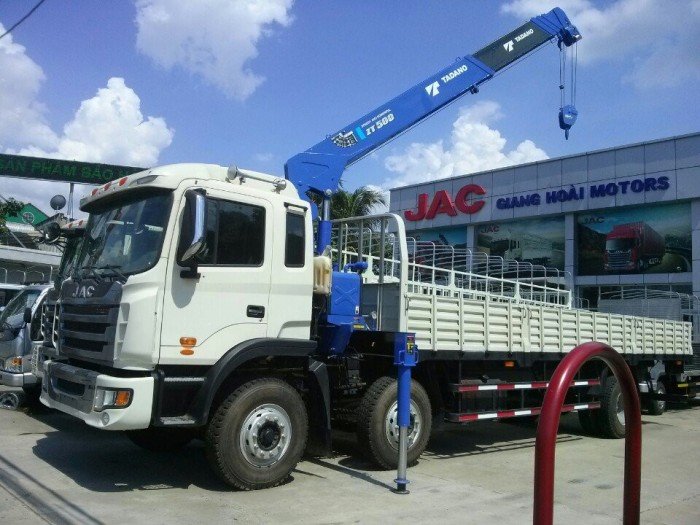 Xe 3 chân 2 dí 1 cầu có cẩu TADANO 5 tấn 5 khúc giá rẻ, có hồ sơ ngay