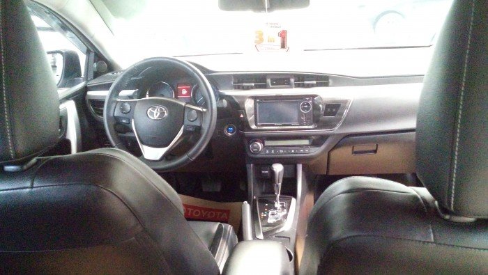 Bán ô tô Toyota Corolla Altis đời 2015 số tự động, còn rất mới