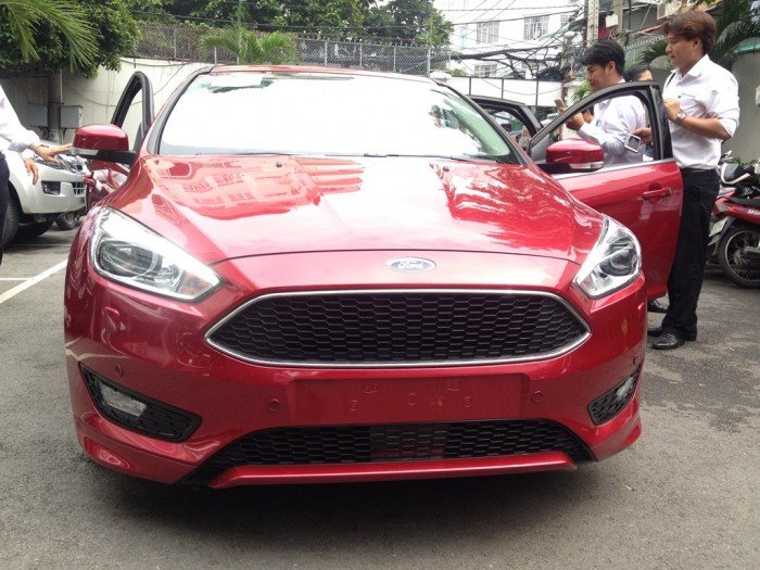 Bán xe Ford Focus Trend 2017-giá tốt nhất Sài Gòn-giao xe ngay