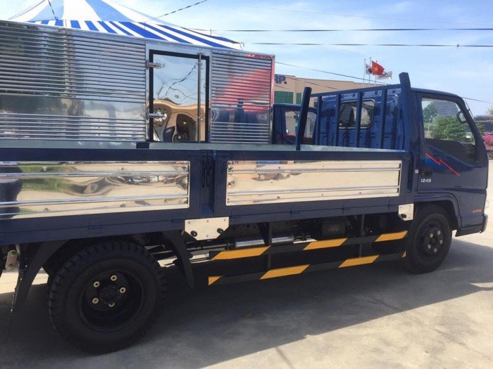 Xe tải( IZ49) 2.4 tấn động cơ ISUZU