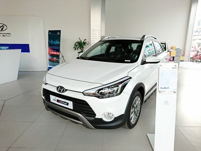 Hyundai i20 Active giảm 30 triệu còn 600tr giao liền