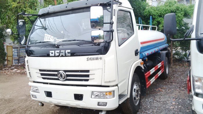 Xe phun nước rửa đường 9 khối dongfeng