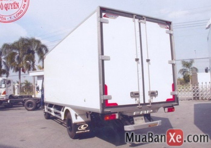 Xe tải Hino XZU730L 4.4 tấn thùng composite