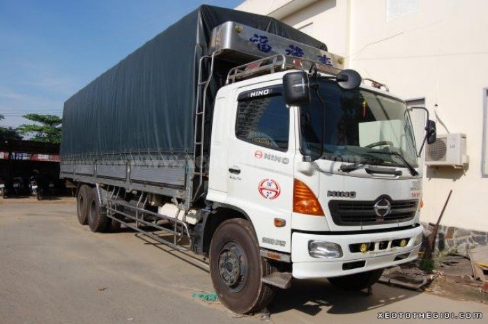 Xe tải Hino xzu 720 L thùng mui bạt+thùng kín