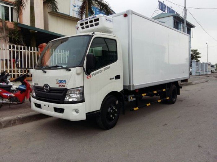Xe tải Hino xzu 720 L thùng mui bạt+thùng kín