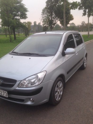 Gia đình cần bán xe hyundai Getz đời 2009, màu bạc, chính chủ, bản đủ.