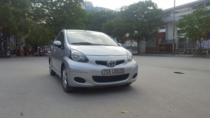 Cần bán xe Toyota Aygo 2011, màu bạc, xe nhập. Máy móc êm ru, xe nguyên bản, không đâm đụng, ngập nước.