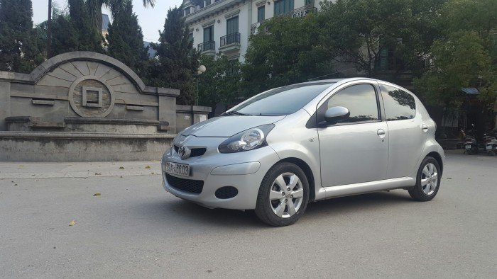 Cần bán xe Toyota Aygo 2011, màu bạc, xe nhập. Máy móc êm ru, xe nguyên bản, không đâm đụng, ngập nước.