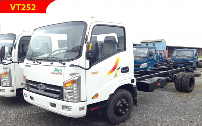 Xe tải VEAM 2.5 tấn vào thành phố ban ngày