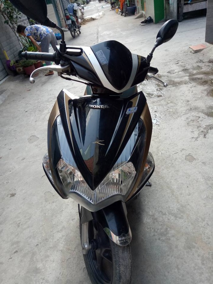 Honda Airblade Fi màu vang  den bstp 2k12 mới 95% xe máy móc nguyên zin