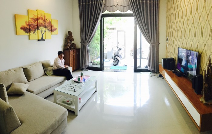 Cho thuê nhà gần đường Phạm Văn Đồng, nhà mới xây 3 phòng ngủ, đầy đủ tiện nghi.