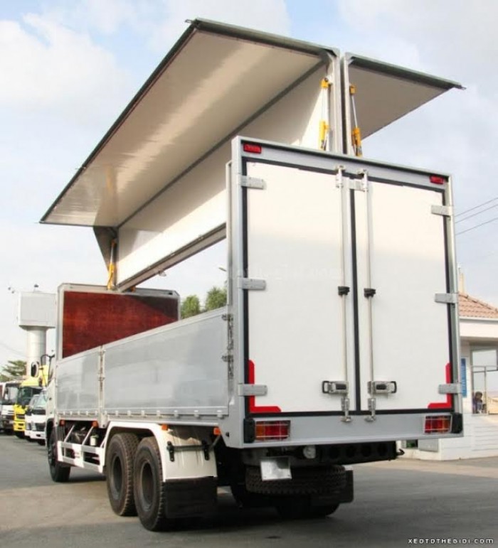 Xe tải Hino 15 tấn thùng mở cánh dơi (thùng đang thi công tại công ty)