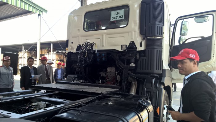 Đầu kéo Hino 2 cầu SS2PKUA